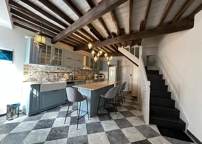 Plomari Nomad House