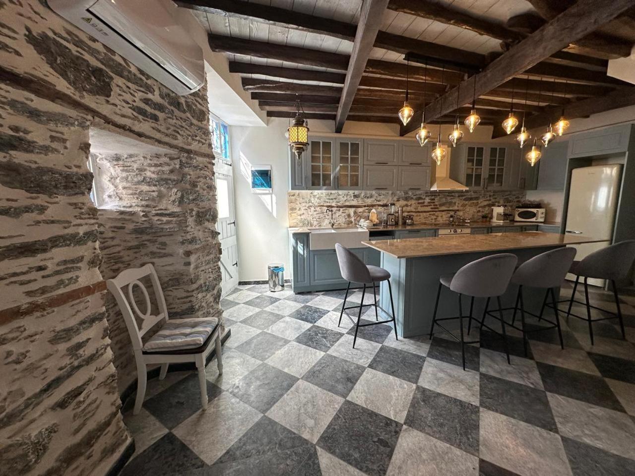 Nomad House Holiday home